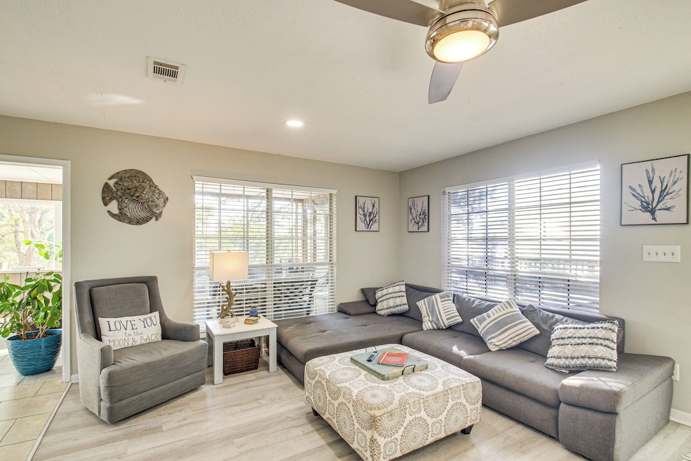 Bayfront Haven: Group Getaway in Milton!