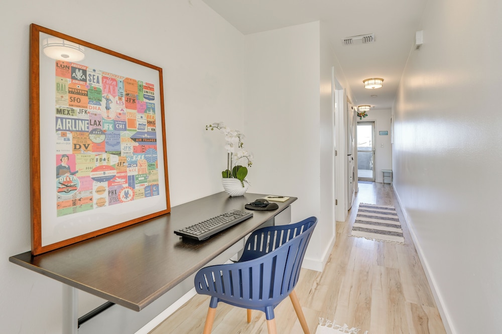 Walk to Sand! Modern Okaloosa Island Condo