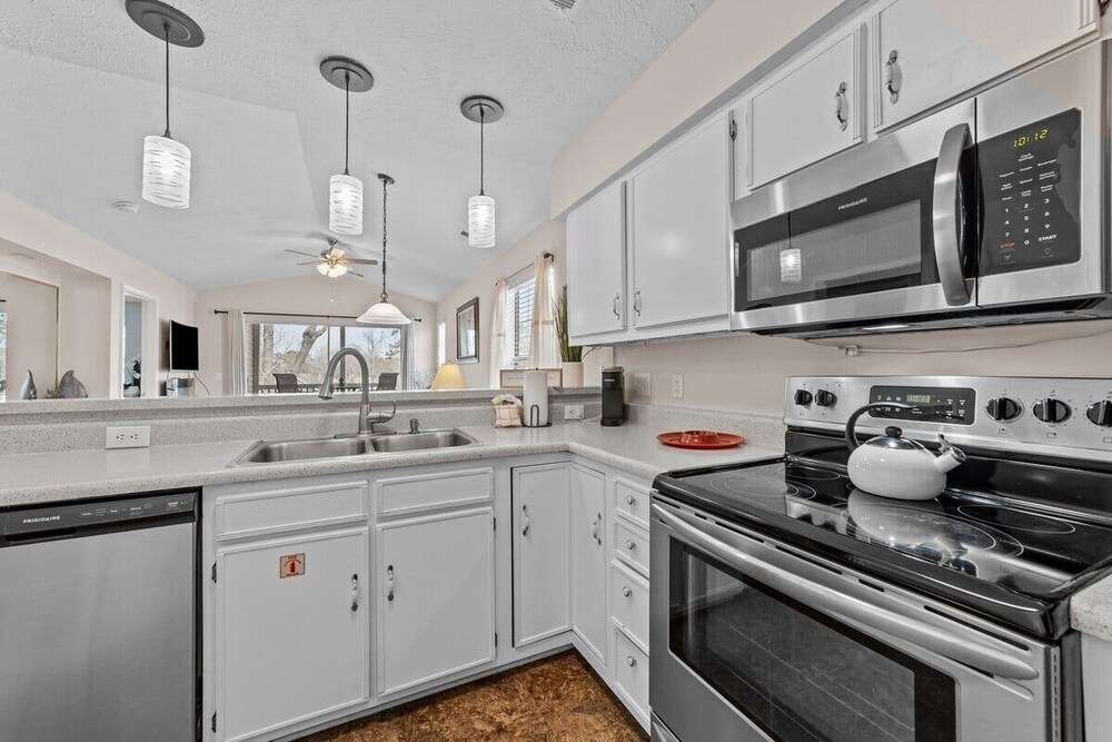 Waterway Village 3i 2 Bedroom Condo