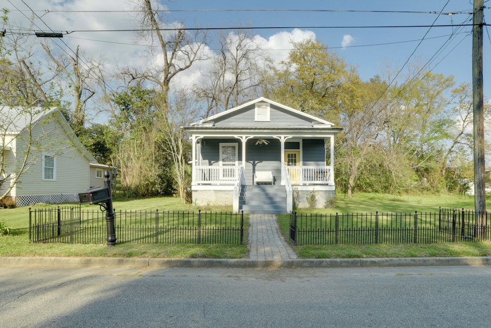 Cozy Thomasville Cottage - Walk to Downtown! view 4