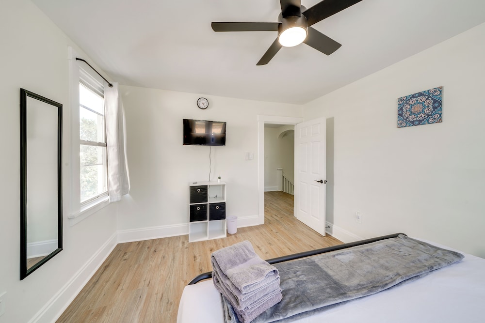 4 Mi to Dtwn: Pet-friendly Home in Pittsburgh