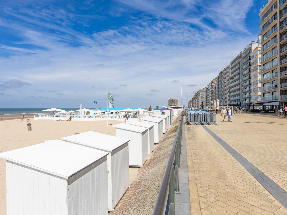 Apartment in Zeedijk With Sea View