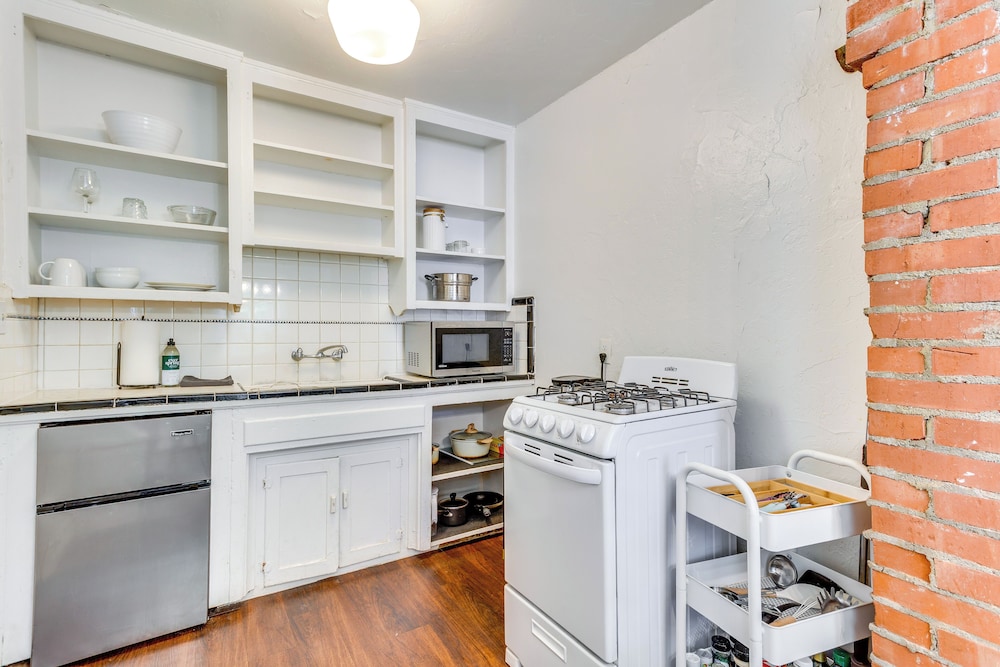 Modern OKC Duplex in Plaza: Steps to Shops & Bars!