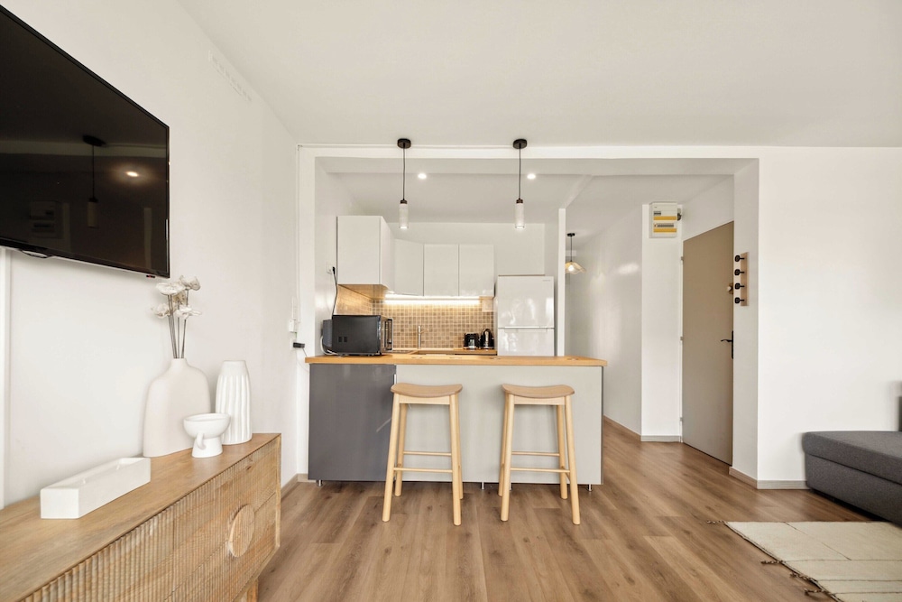 Modern Apartment sea View -2br-4p- Saint-tropez
