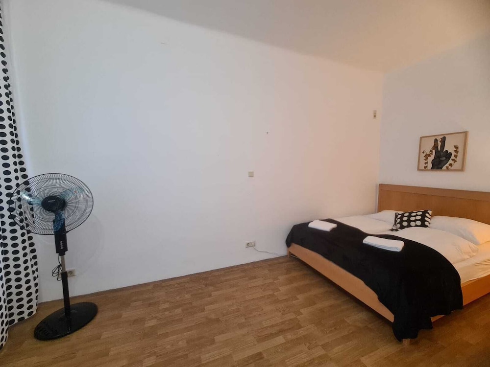 Chic 2BR Apt Downtown Long Stay