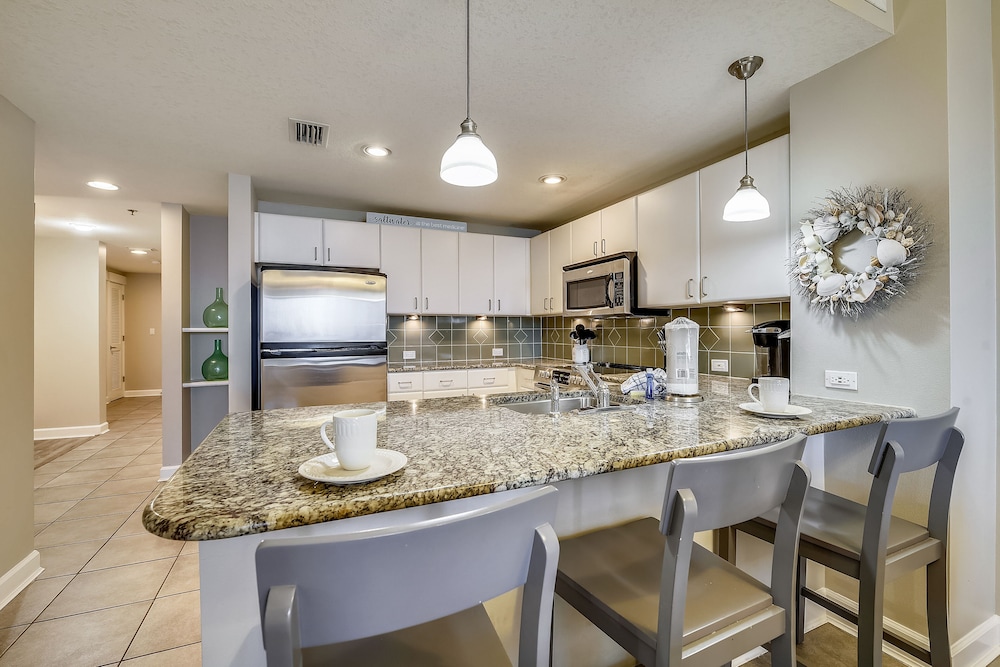 Grand Panama Beach Resort by Book That Condo