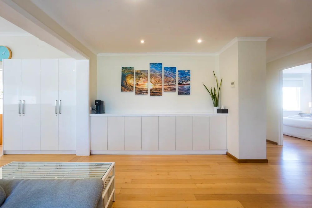 Beautiful 3BR Beachside Apt in Cottesloe!
