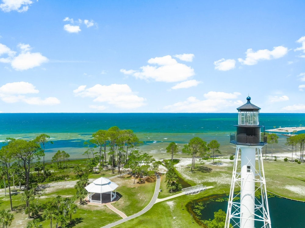 Pet Friendly Beach House - Marina View