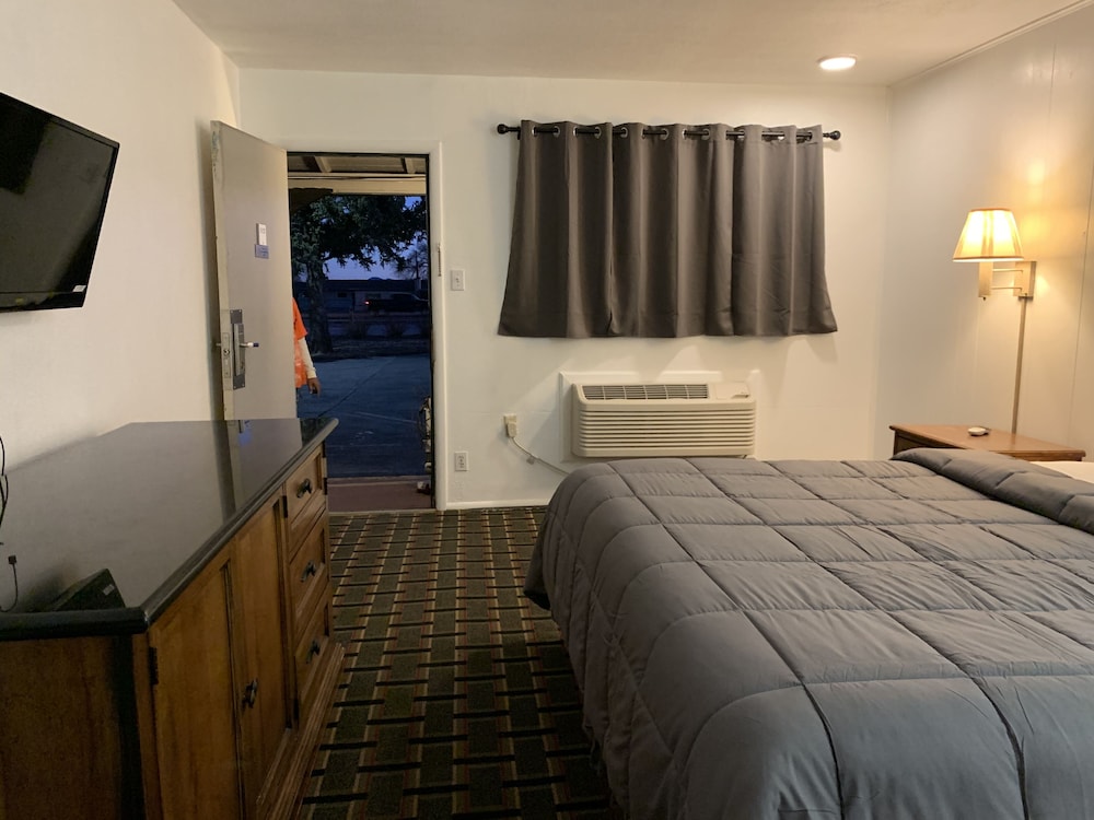 Ratons Peak Inn view 2