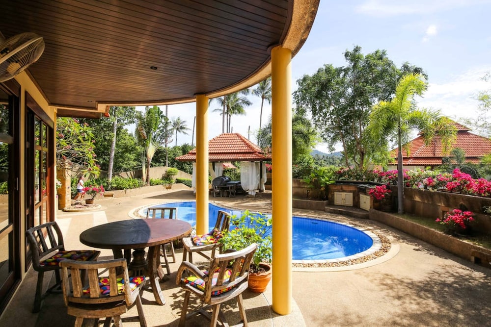4 Bedroom Villa TG48 on beachfront resort SDV288-By Samui Dream Villas