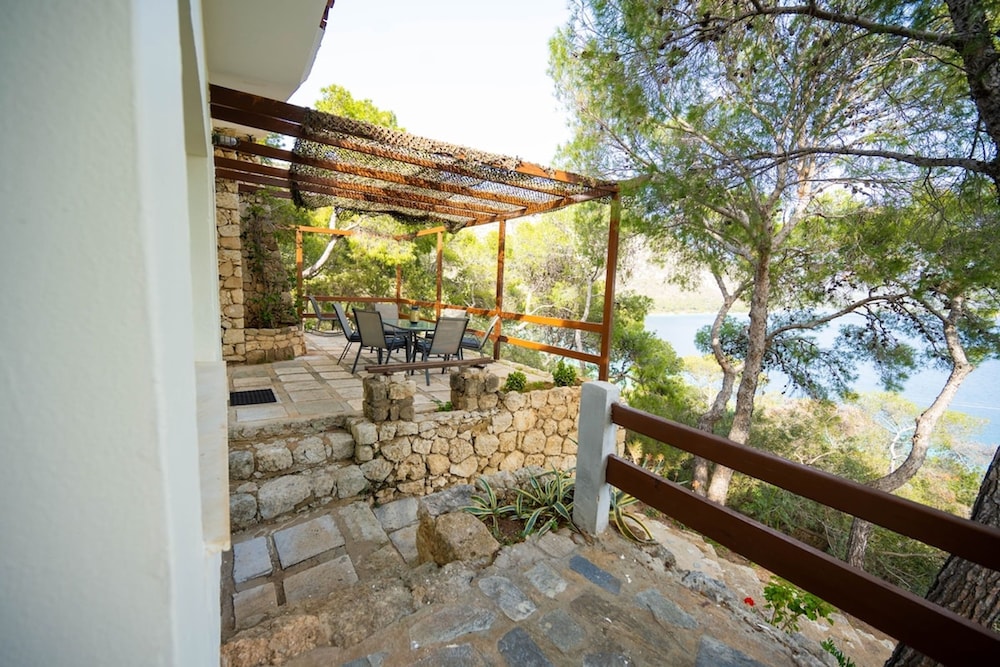 Aeraki Cottage at Heraion Lagoon