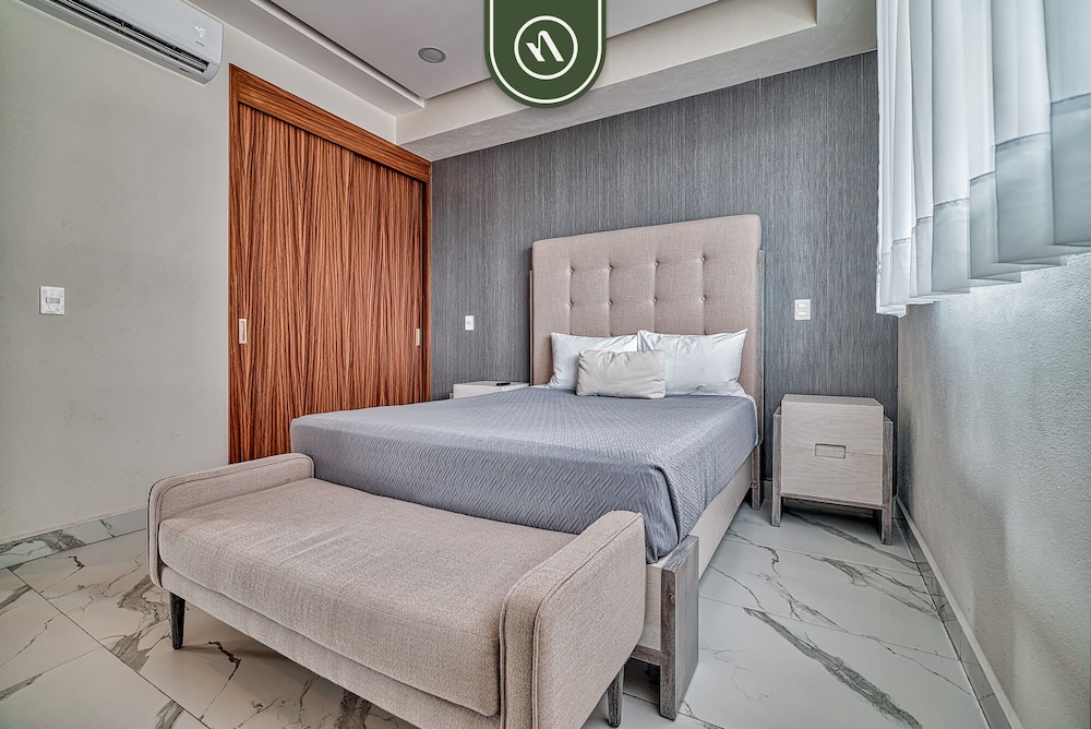 2BR Condo With Private Balcony - Padel Court
