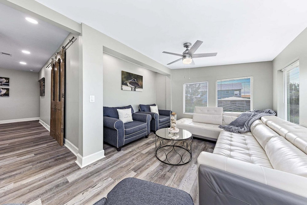 Coastal Dreams 1308 5 Bedroom Home