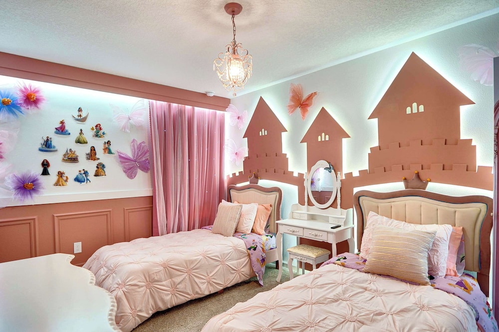 Luxury 7BR Villa, Pool, Spa & Game Room