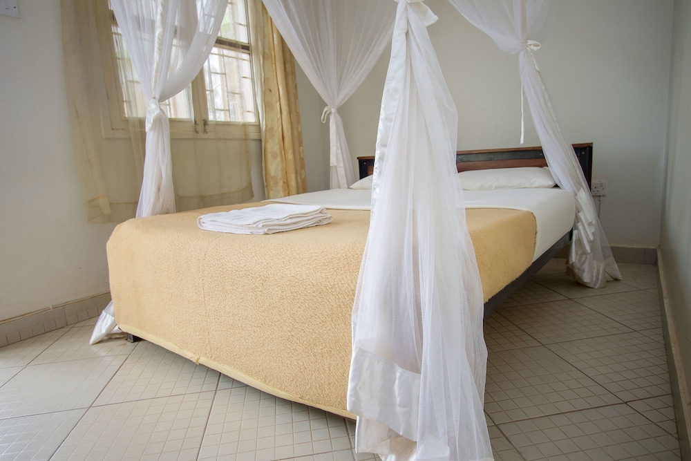 Emirina Travel Hotel