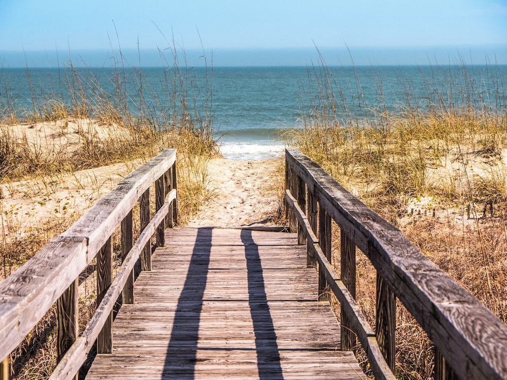 Sand Pebbles by Carolina Retreats