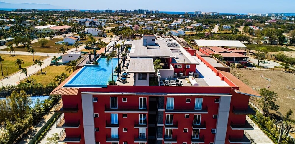 Equipped 3BR House - Pool - Gym - 5 min to Beach