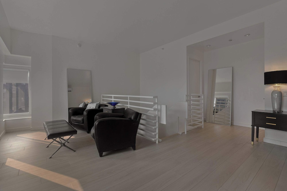 Midtown 5 Bedroom Duplex Luxury Penthouse, 2,500 sq ft, Sleeps 10, Manhattan, VIP Services