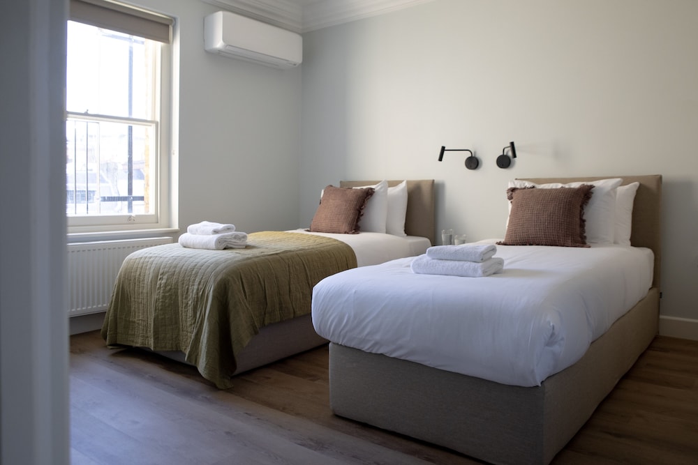 Gulaid House Knightsbridge by Bob W London