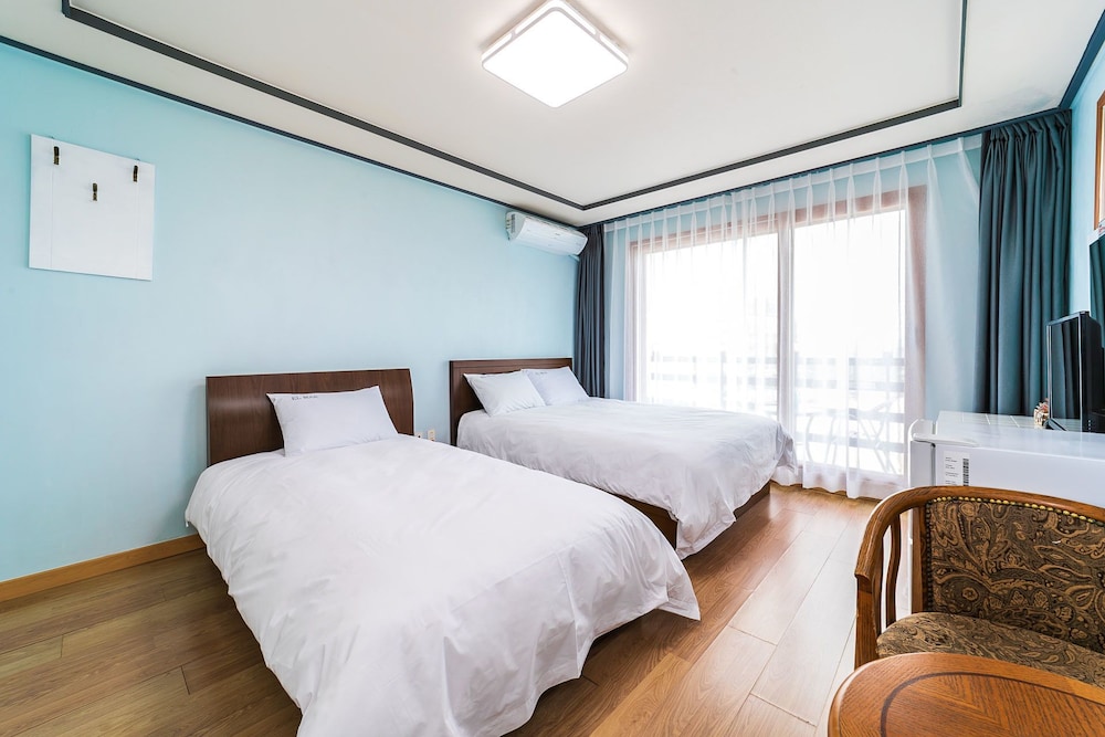 Elmar Condotel