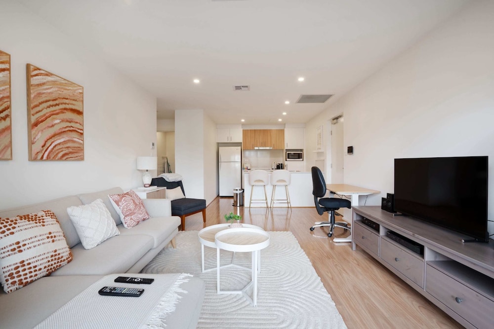 Ground Level 1-bed: Courtyard & Alfresco Dining