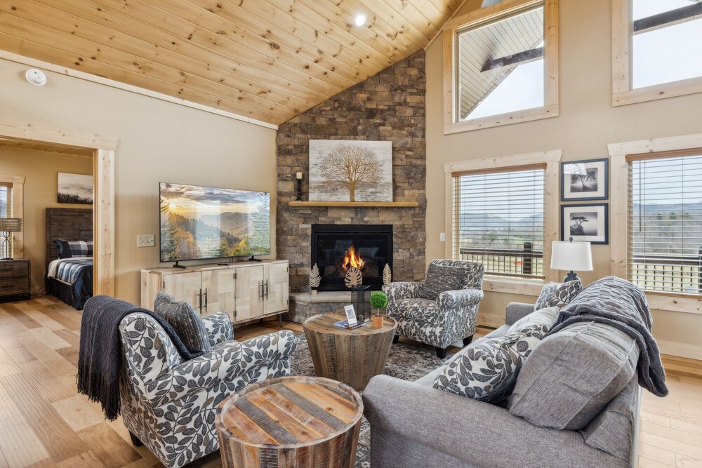 Robeson Hood Lodge 4 Bedroom Home
