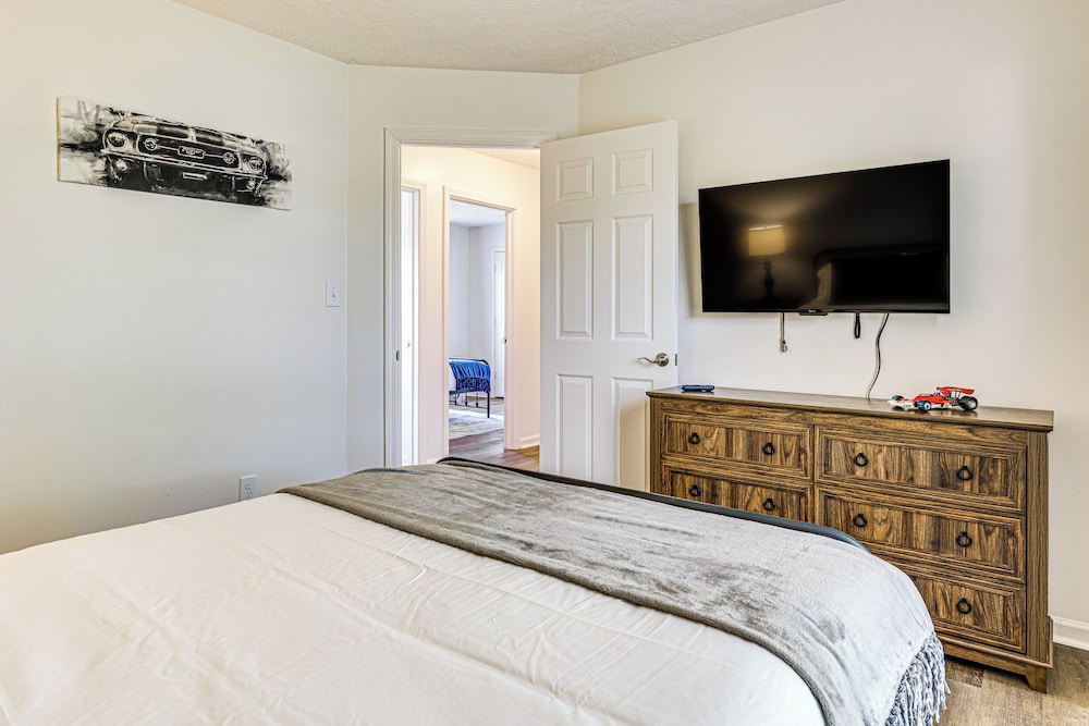 9 Mi to Dtwn Indianapolis: Family-friendly Home!
