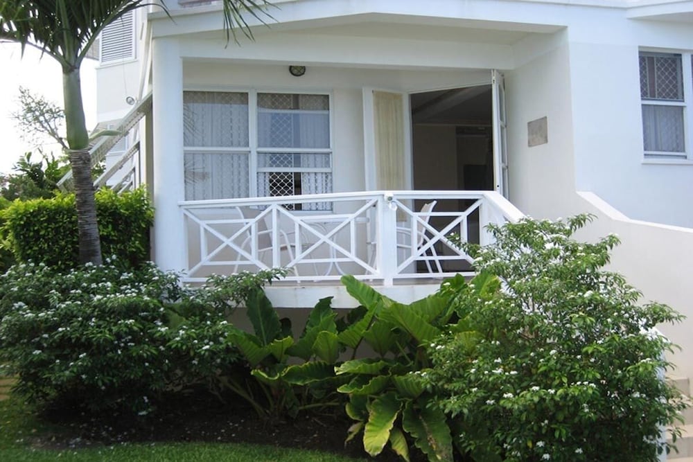 Beachfront Cosy And Romantic Condo - Nautilus 1 Bedroom Apts by Bluescape