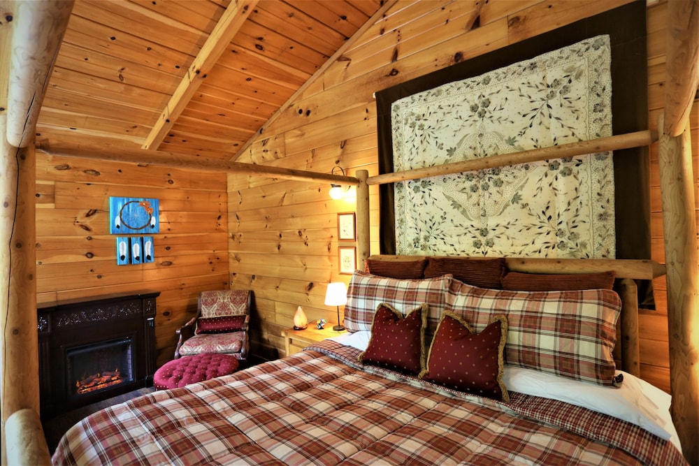 Always & Forever 1 Bedroom Cabin by RedAwning view 2