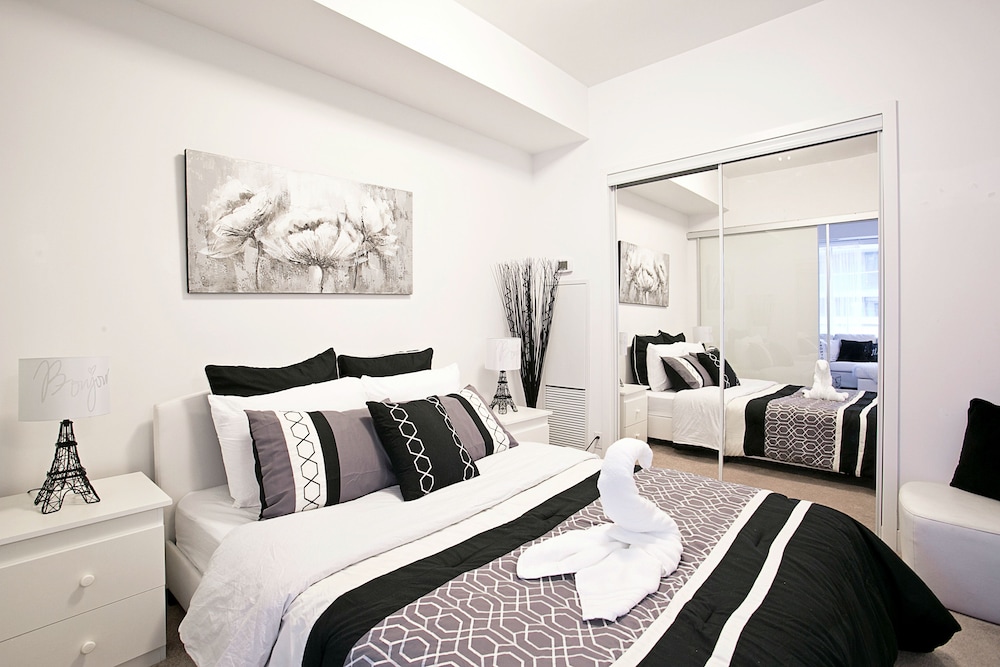Royal Stays Condominiums - Downtown