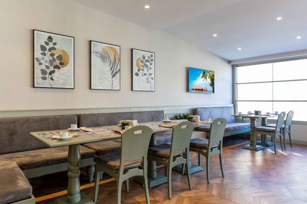 Genova Hotel - Image 21