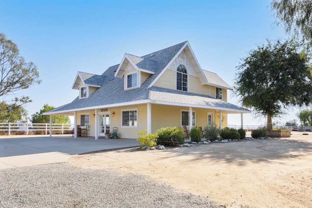 Wine Country Retreat Gorgeous Views, Minutes to Wineries