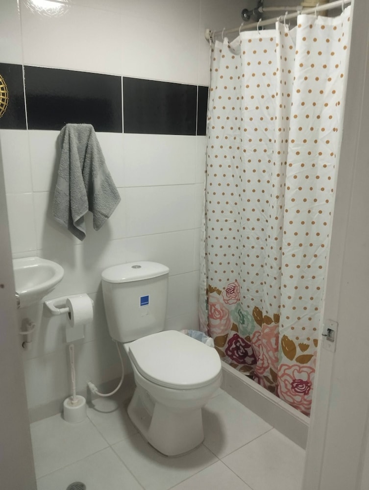 Room-serene Oasis in Pasto Cozy Guest Ro