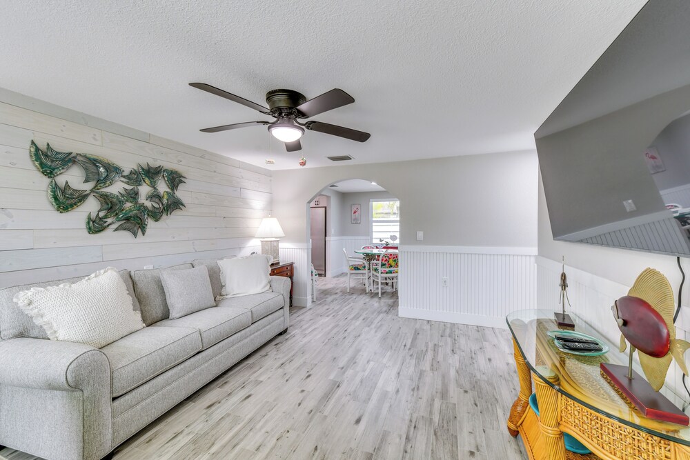 2 Blocks to Beach: Tropical Retreat in Anna Maria