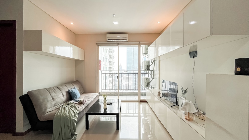 Nice And Cozy 3Br Apartment At Thamrin Residence