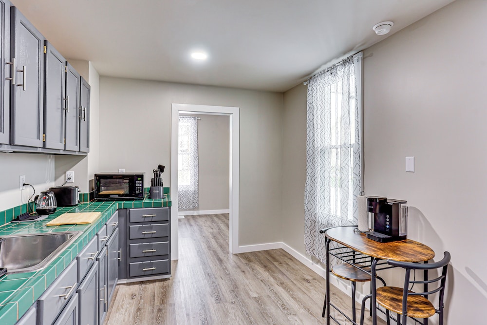 2 Mi to Dtwn Harrisburg! Convenient Duplex