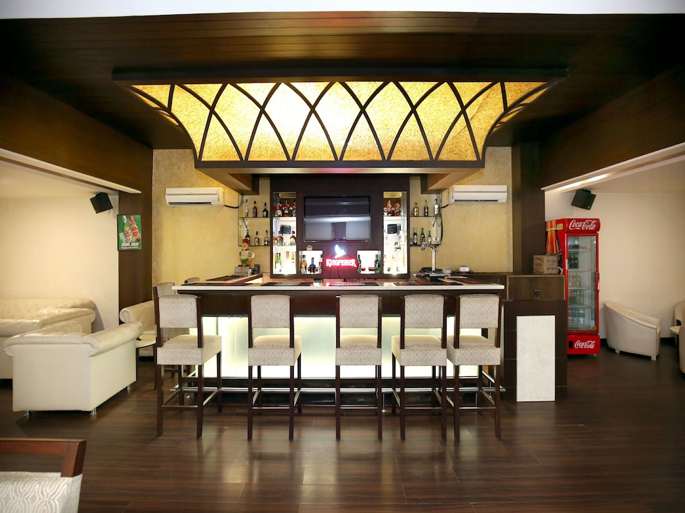 OYO 12989 White Diamond Hotel