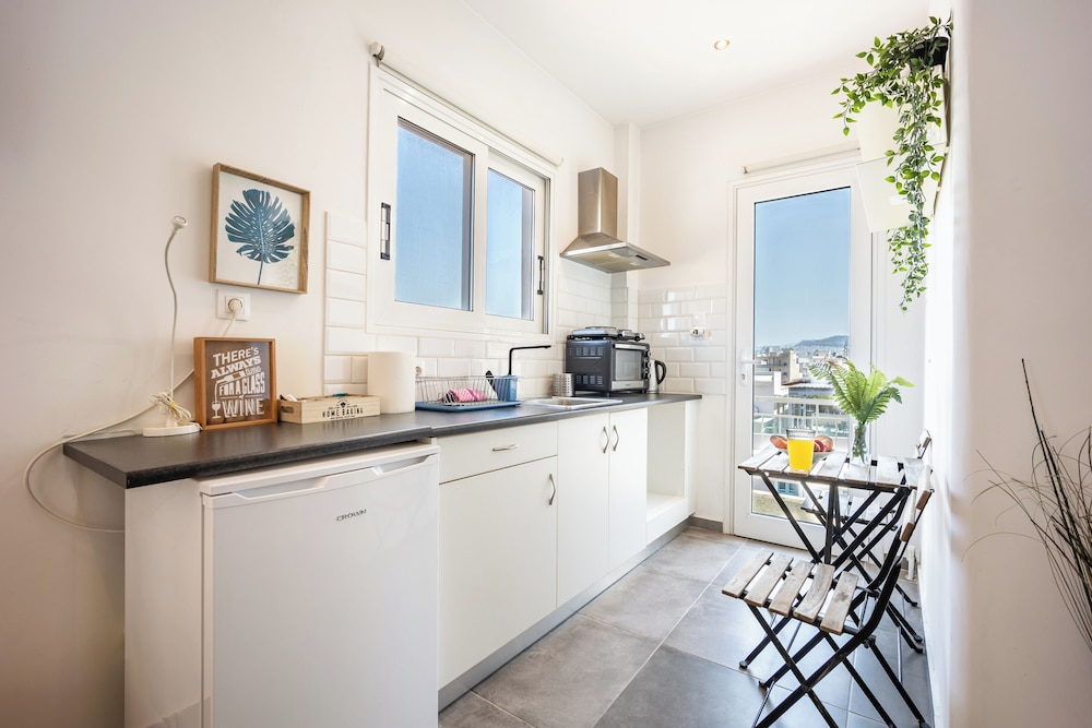 Chic Studio in Gazi Walk to Acropolis