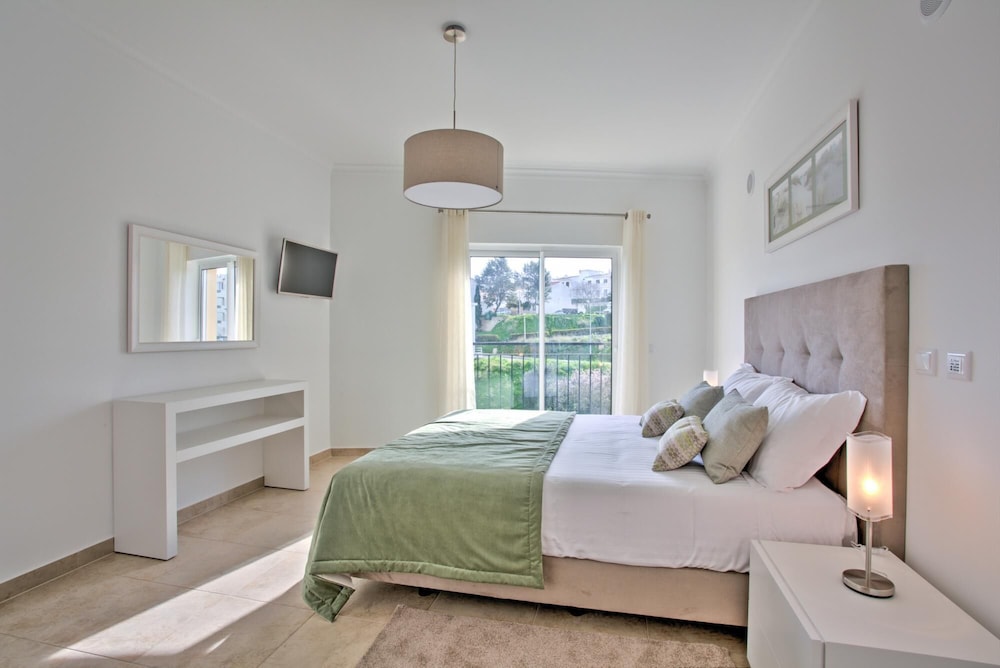 Central Lagos Spacious Apartment by Ideal Homes view 2