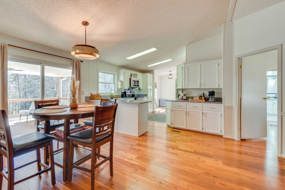 Deck, Grill & Dock Access: Lake Keowee Retreat!
