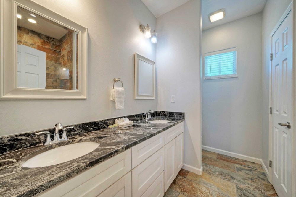 Sleeps 31 2 Homes w/ Boat Dock + Waterfront Pool Laguna Village Getaway