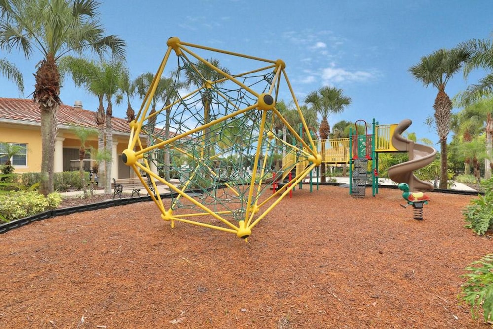 Very Near Disney 3 Bd Condo Walmart 1 min Away