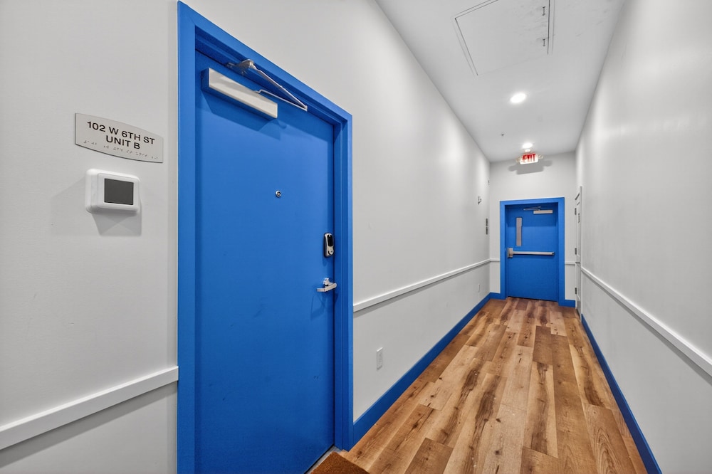 Stylish Downtown Unit With Historic Charm 2 Bedroom Apts