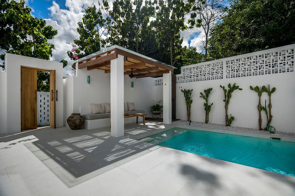 Villa Oasi 1 by Alfred in Bali - Brand New Tropical Luxury 3 BR Bingin Beach