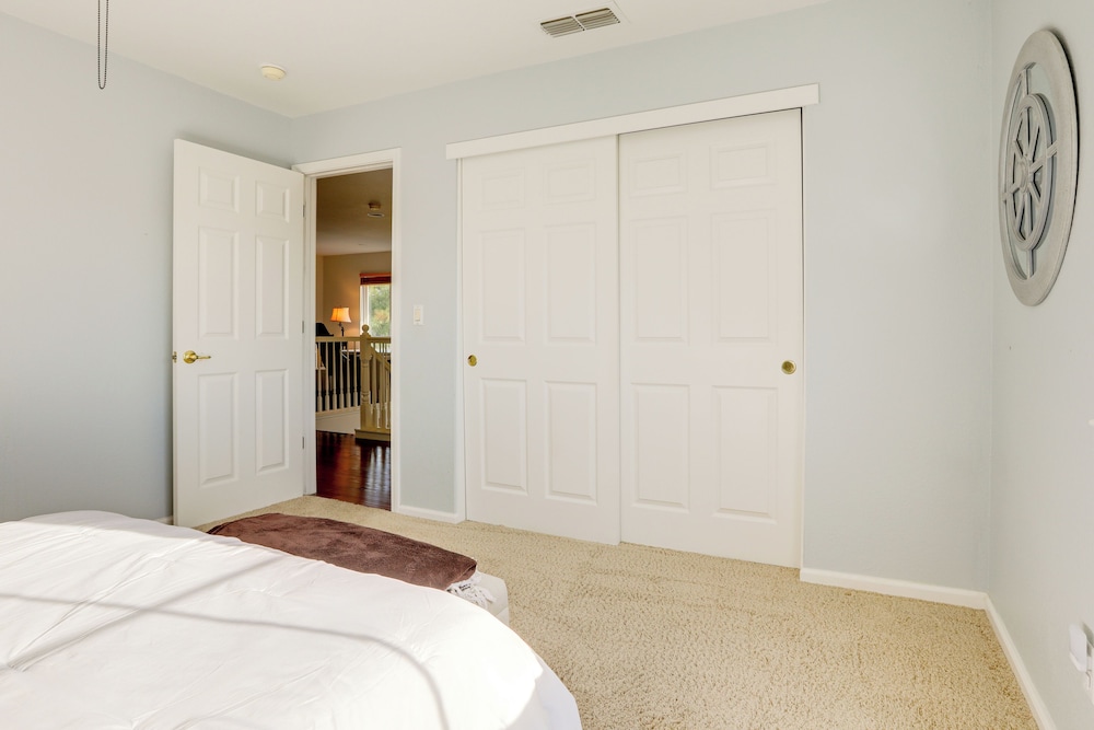 4 Mi to UC Davis: Updated Family Home!