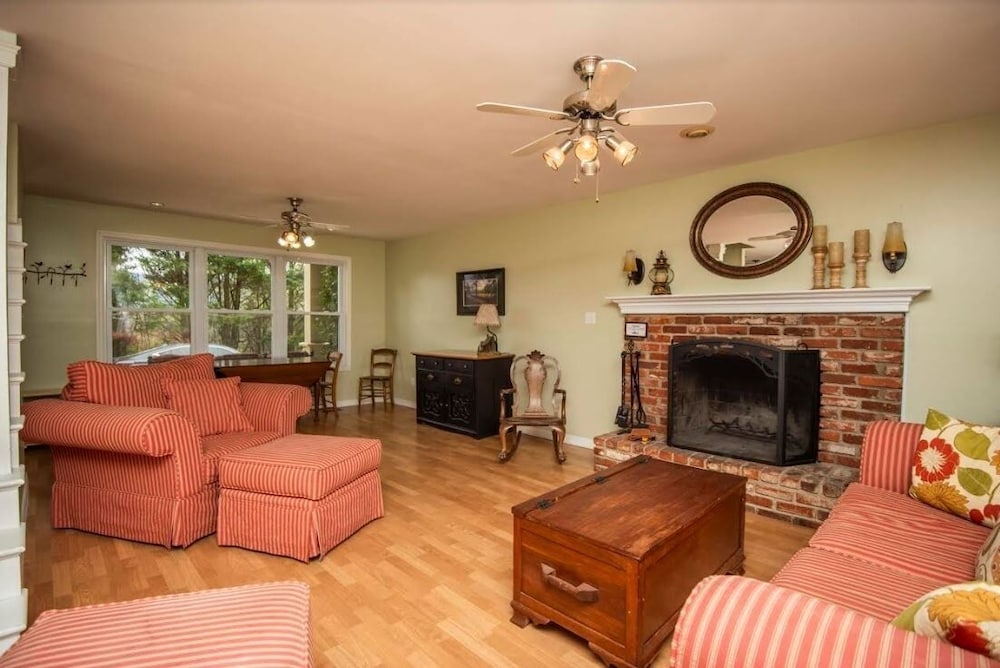 Cypress Ridge 4 Bedroom Home by RedAwning