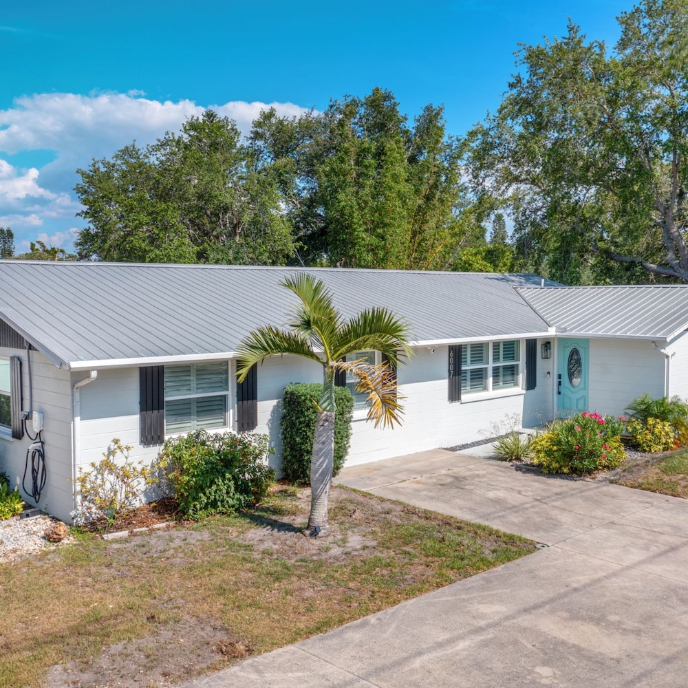 Sarasota Resort-like Living Near Siesta Key For 10