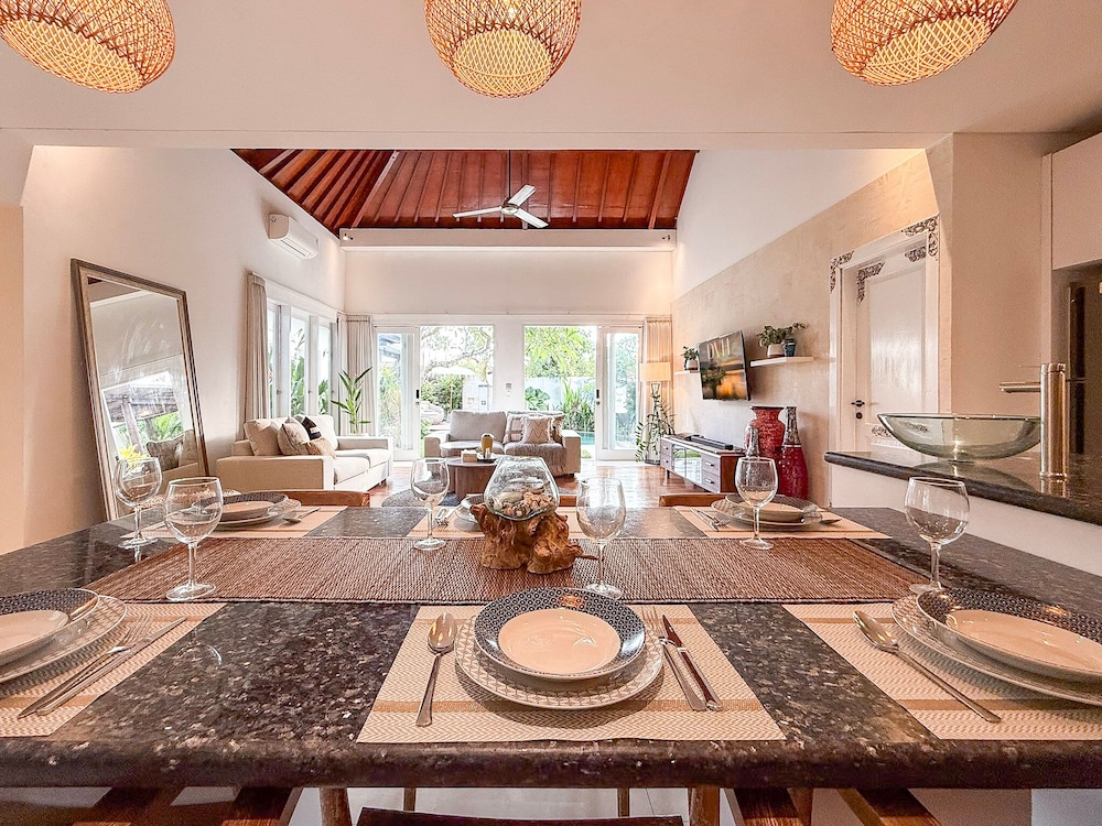 Villa St Calyx by DVH Luxe Retreats 3BR