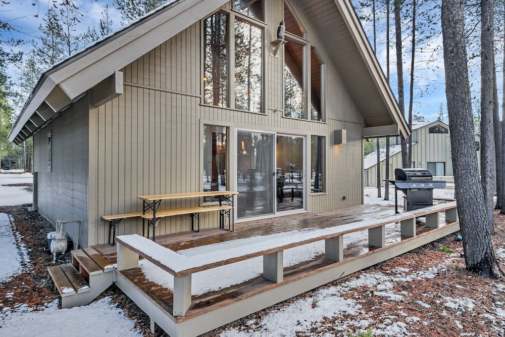 12 Central 2 Bedroom Home by Redawning view 3