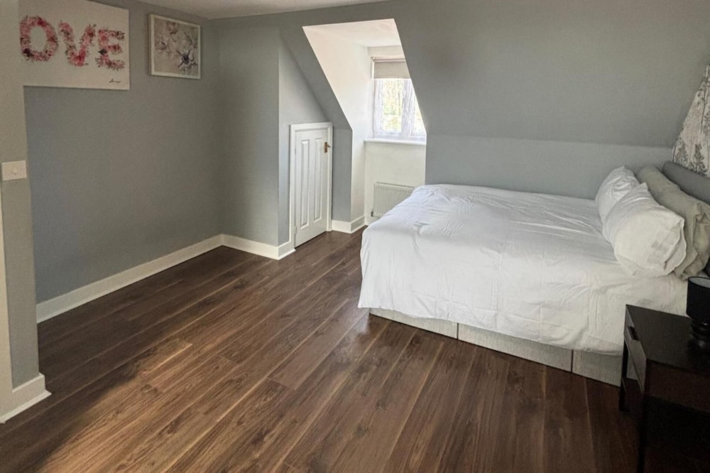 Trowbridge House, Long Stay Disc, Parking, Wifi